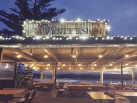 The Oyster Shed y night