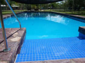 Saltwater swimming pool - open daylight hours