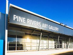 Building with sign saying Pine Rivers Art Gallery