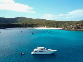 Great Barrier Reef Luxury Yacht Charters at the Whitsundays