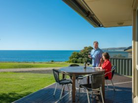 Searenity Holiday Home at Emu Bay Kangaroo Island offers panoramic sea views