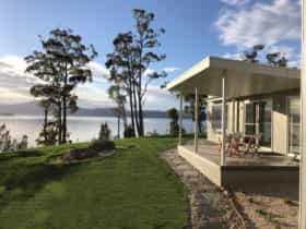 luxury waterfront accommodation tasmania