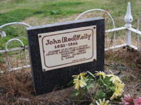 Photo of the memorial plaque on John 'Red' Kelly's grave