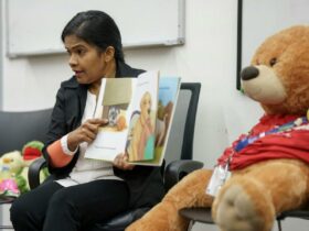 Librarian reading to childern