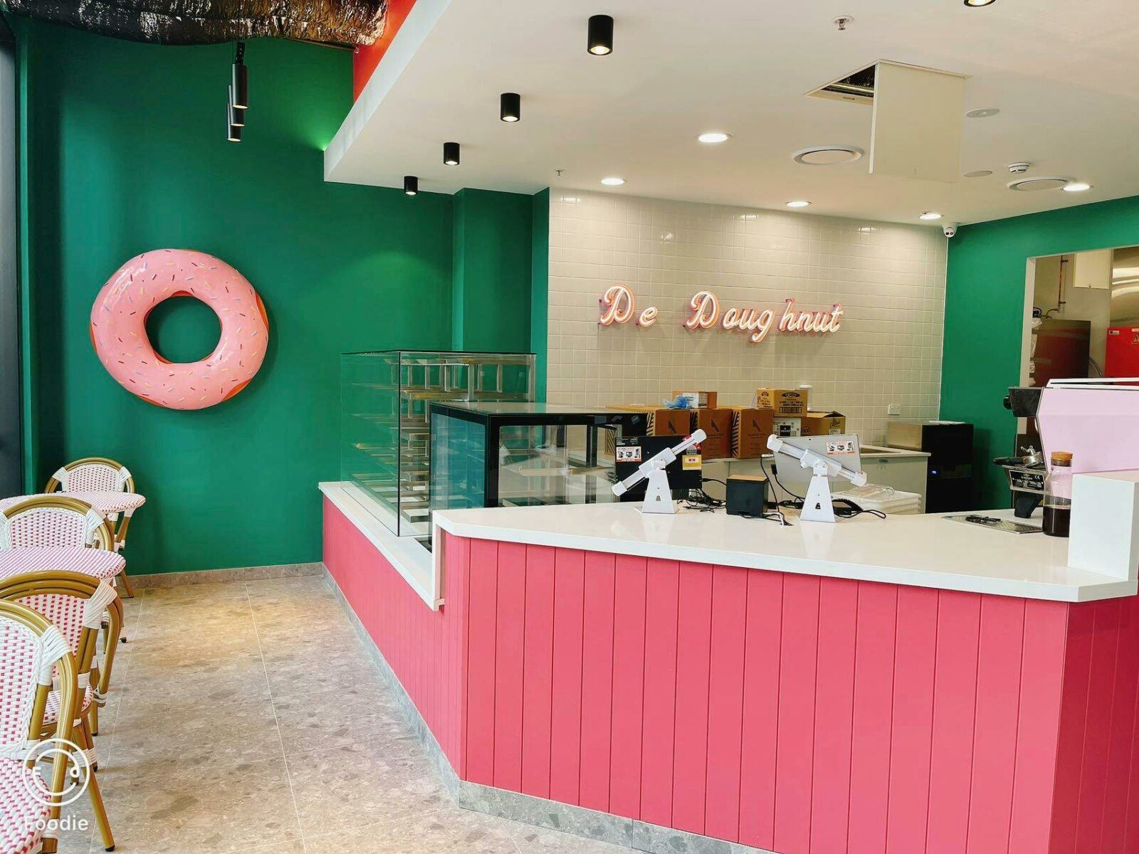 De Doughnut is a place for the visitor to enjoy their doughnut and coffee in Canberra