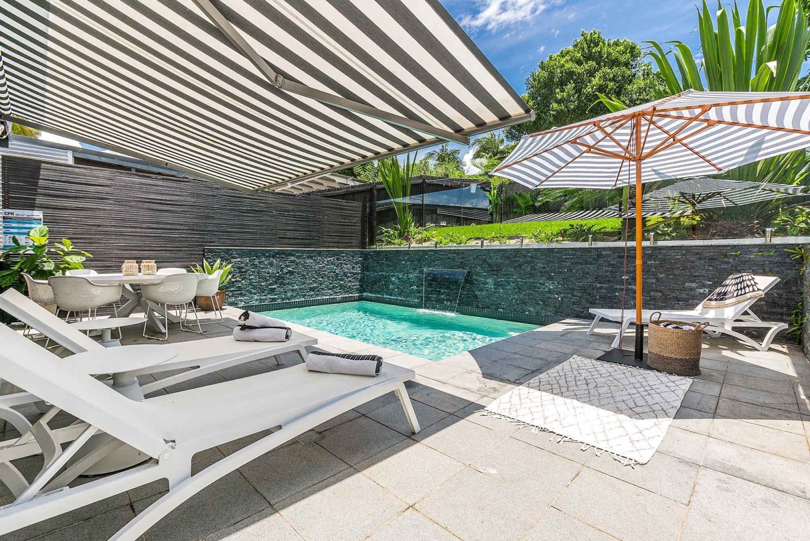 Bangalow Abode - Byron Bay - Pool and Lounge Chairs