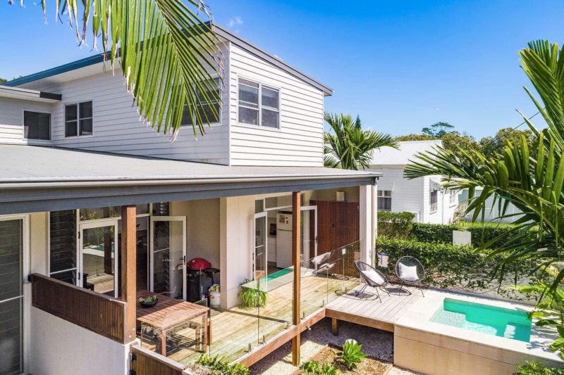 Clique 2 - Byron Bay - Front of House and Pool b