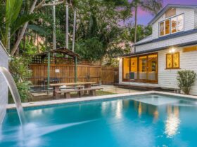 Starr Cottage - Byron Bay - Pool, Outdoor Dining, and House