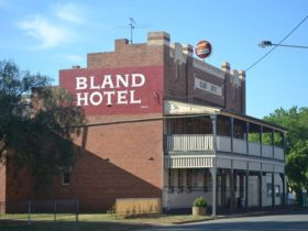Bland Hotel