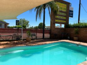 Cobar Town and Country Motor Inn
