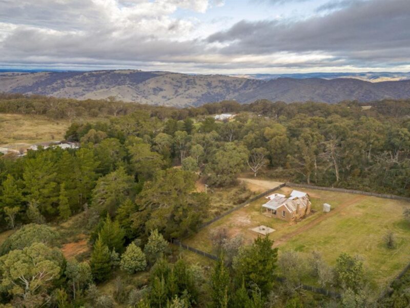 Aerial view of Fairfax House on the edge of Hill End Historic Site. Photo: John Spencer © DPE