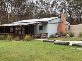 The exterior of Four Bull Hut in Washpool National Park. Photo: Tanya Weir © DPE