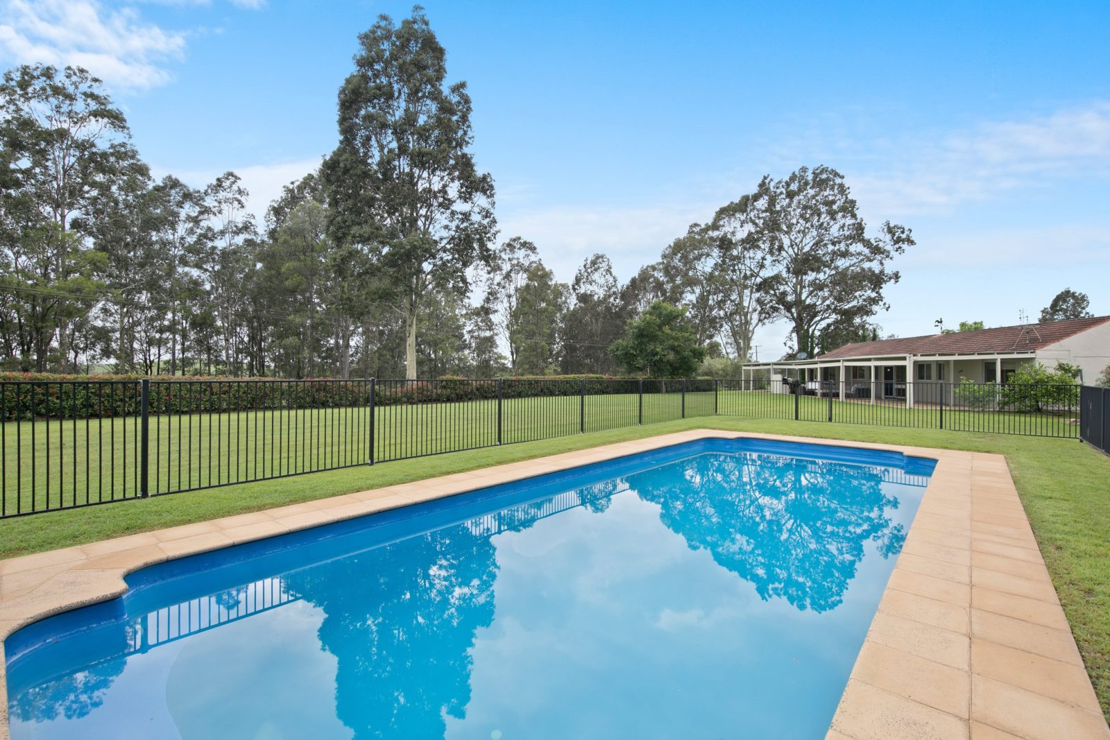 Hillcrest House - Swimming Pool