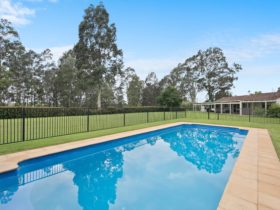 Hillcrest House - Swimming Pool
