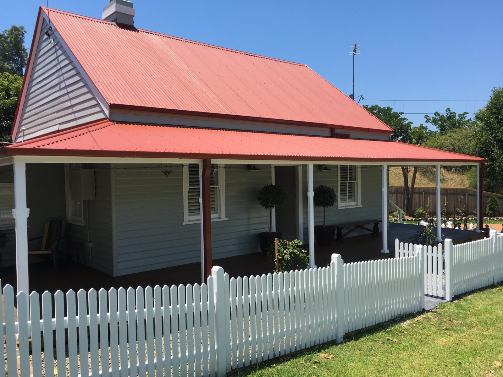 Cottage is located 50 metres from Kiama CBD and fronts a park