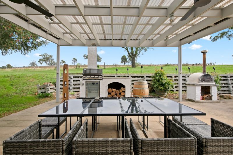 Outdoor dining/bbq/pizza oven - Latitude 32