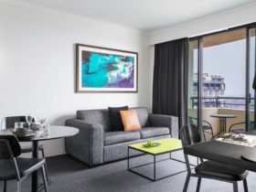 Mantra Parramatta - 1 Bedroom Apartment