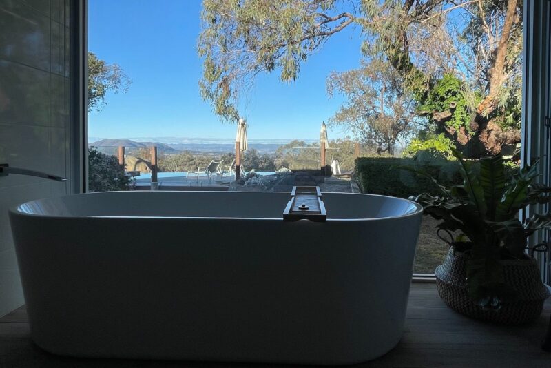 Panorama House bathtub