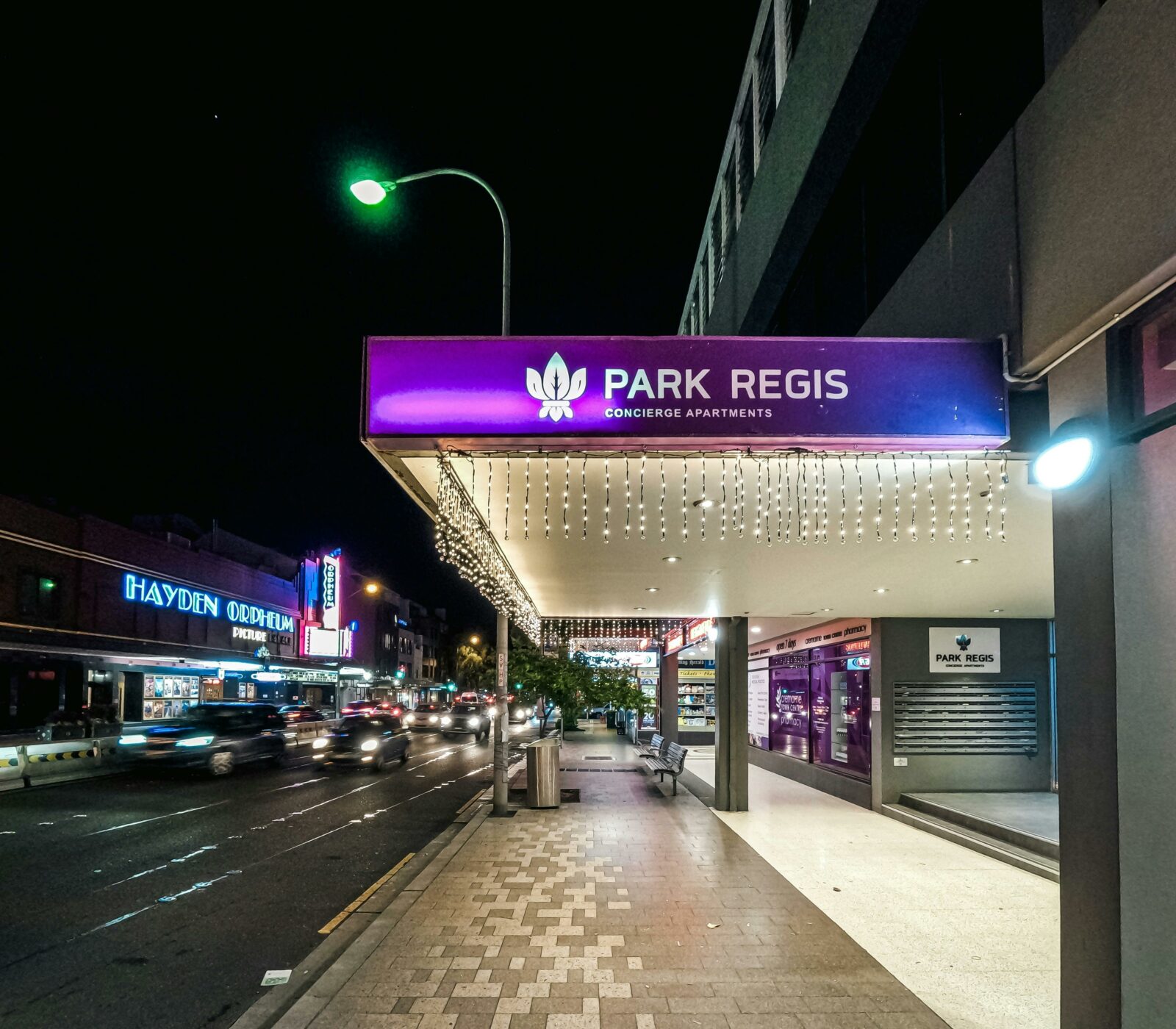 Park Regis Concierge - Entry