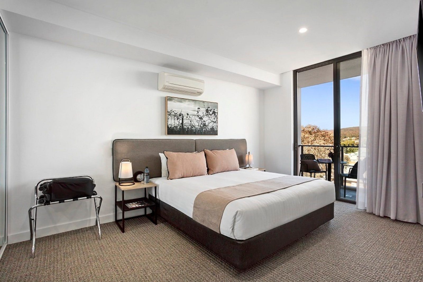 Quest Goulburn Queen size room with view