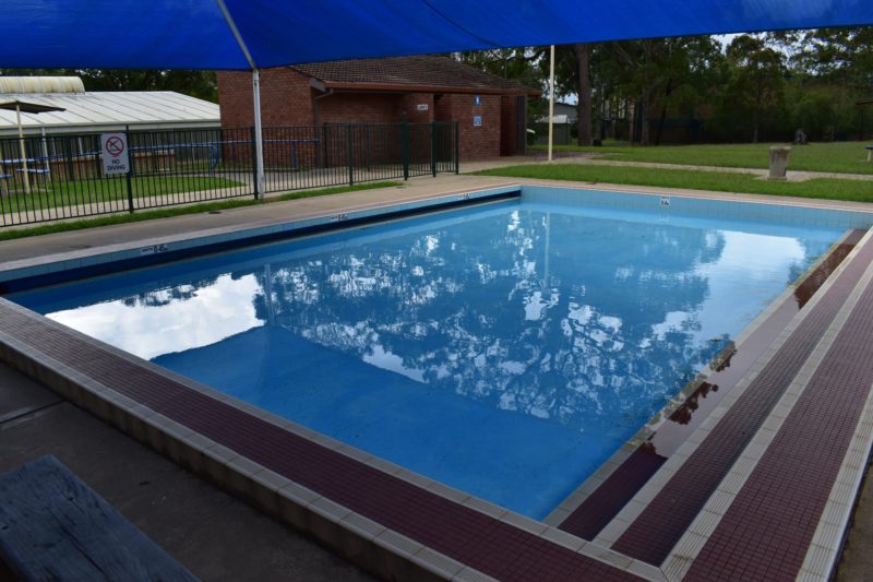 outdoor semi-under cover toddler pool