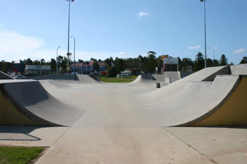 Skateboard jump pipe