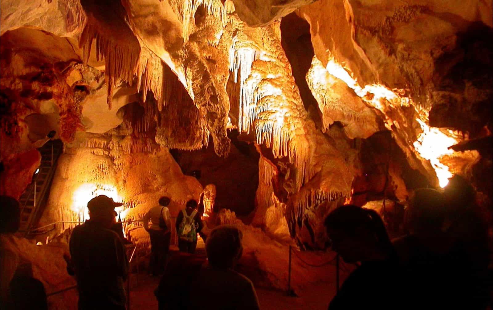 Careys Cave tour