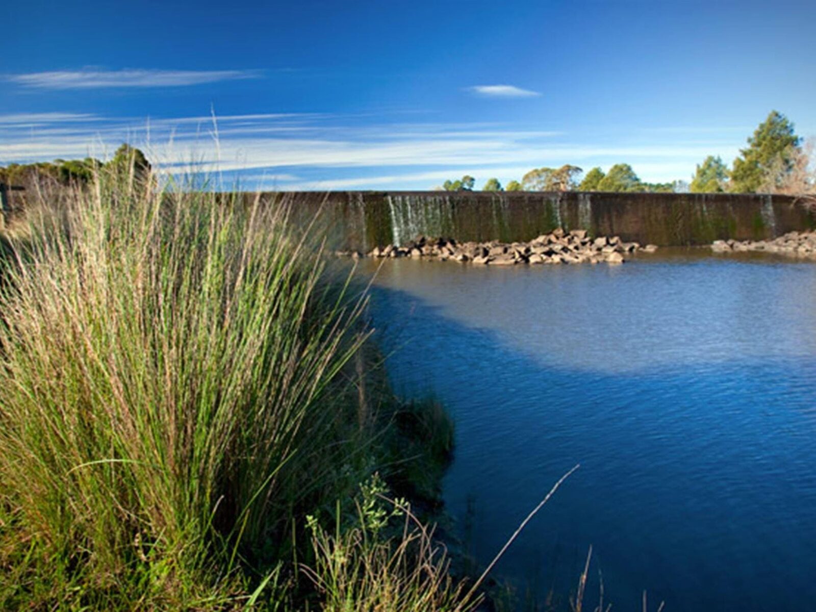 Weir View Walk, Cecil Hoskins Nature Reserve. Photo: Nick Cubbin © DPIE