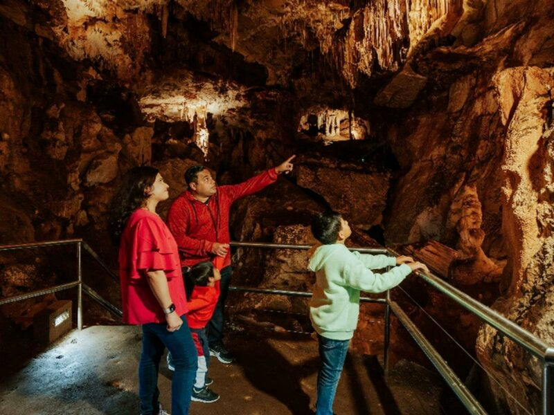 Visitors admire amazing cave formations in Fig Tree Cave. Credit: Remy Brand/DPE © Remy Brand