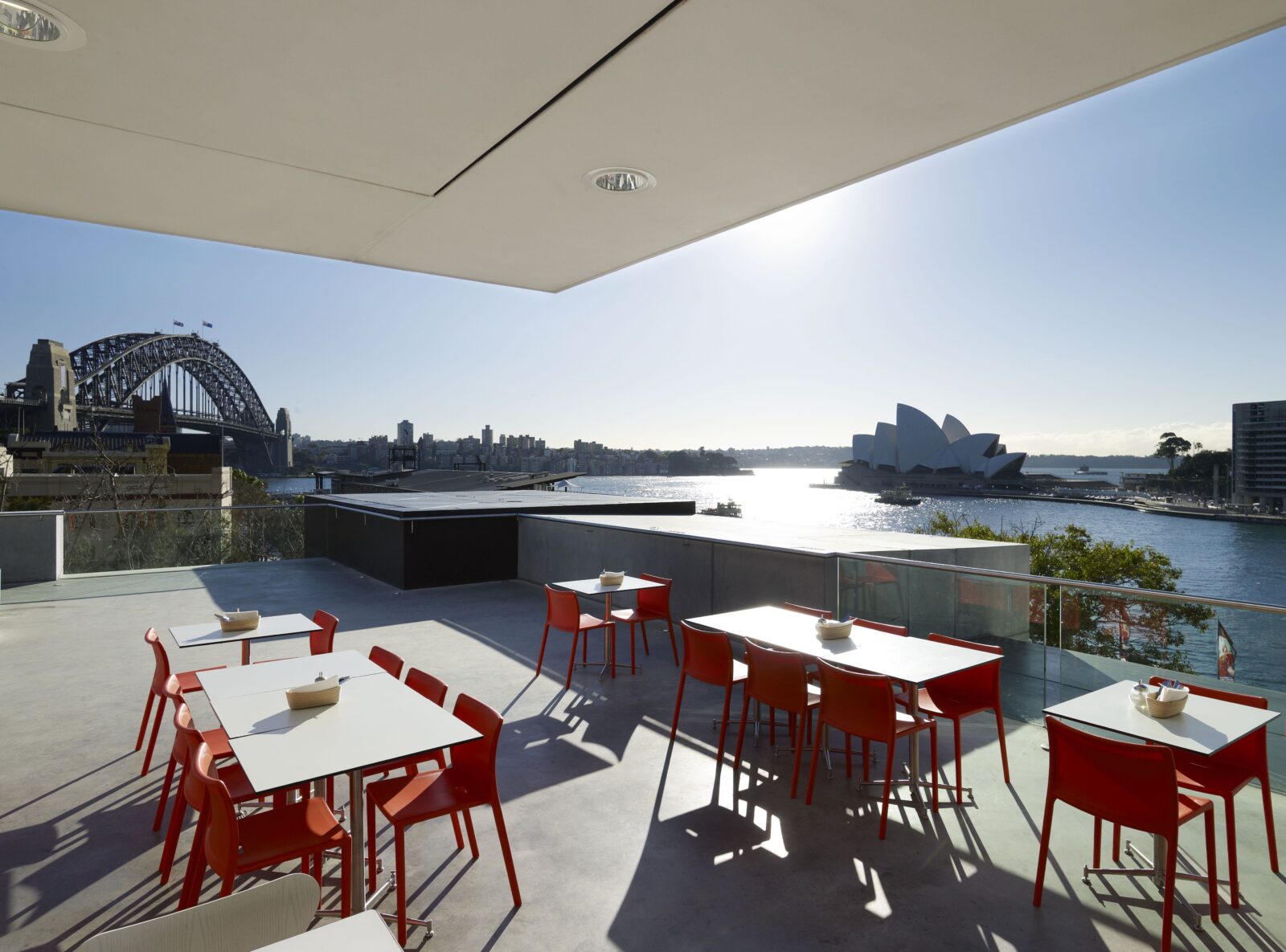 Al fresco dining with iconic Sydney Harbour views