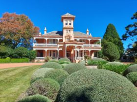 Over 30 hectares of natural wonder and beauty, and the elegant former residence of James Fairfax AC
