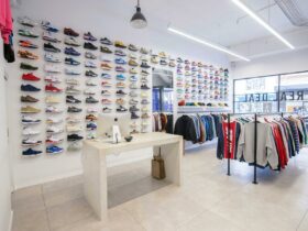 Photo inside The Real Deal - Vintage and Sneakers store