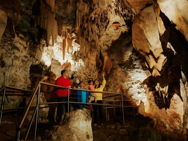 Visitors check out impressive cave formations in Wollondilly Cave. Credit: Remy Brand/DPE ©