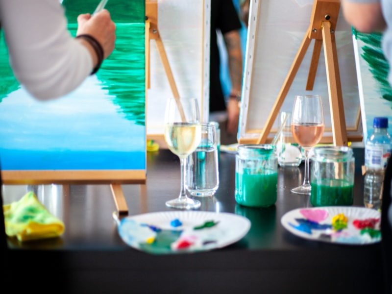 Paint and sip with wine and palettes
