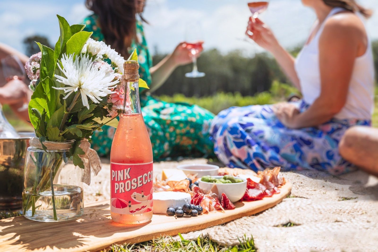 Pink Prosecco and picnic