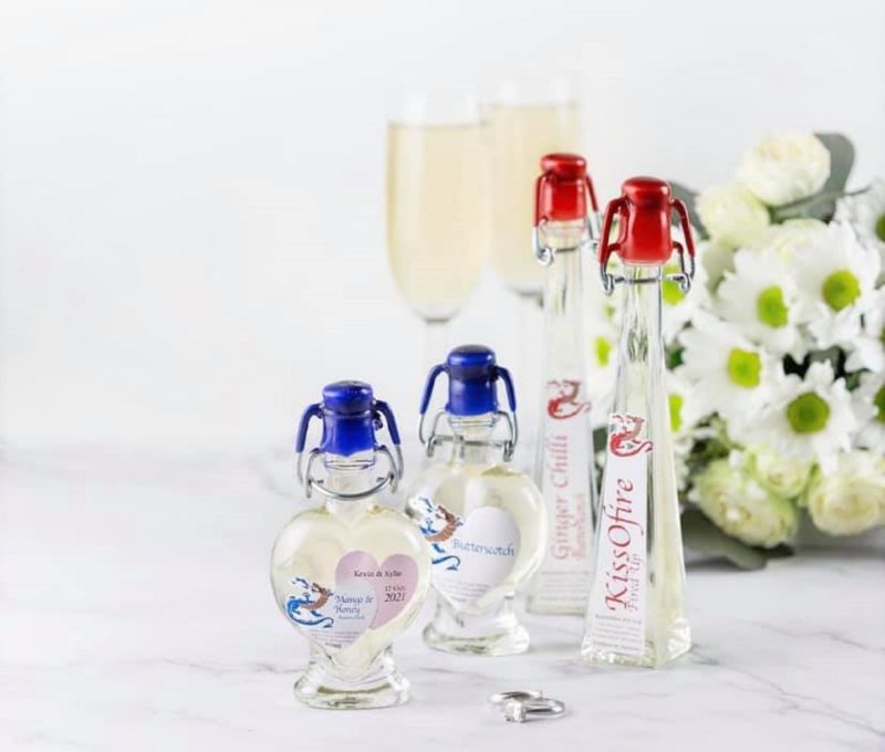 Weddings, engagements, graduations… these small bottles are a great gift