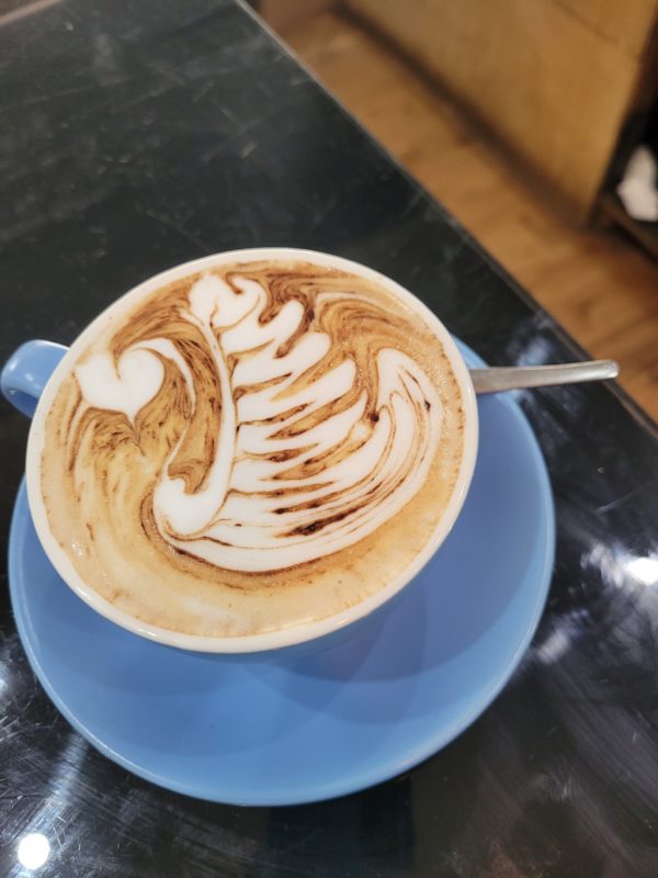 Swan latte art blue cup