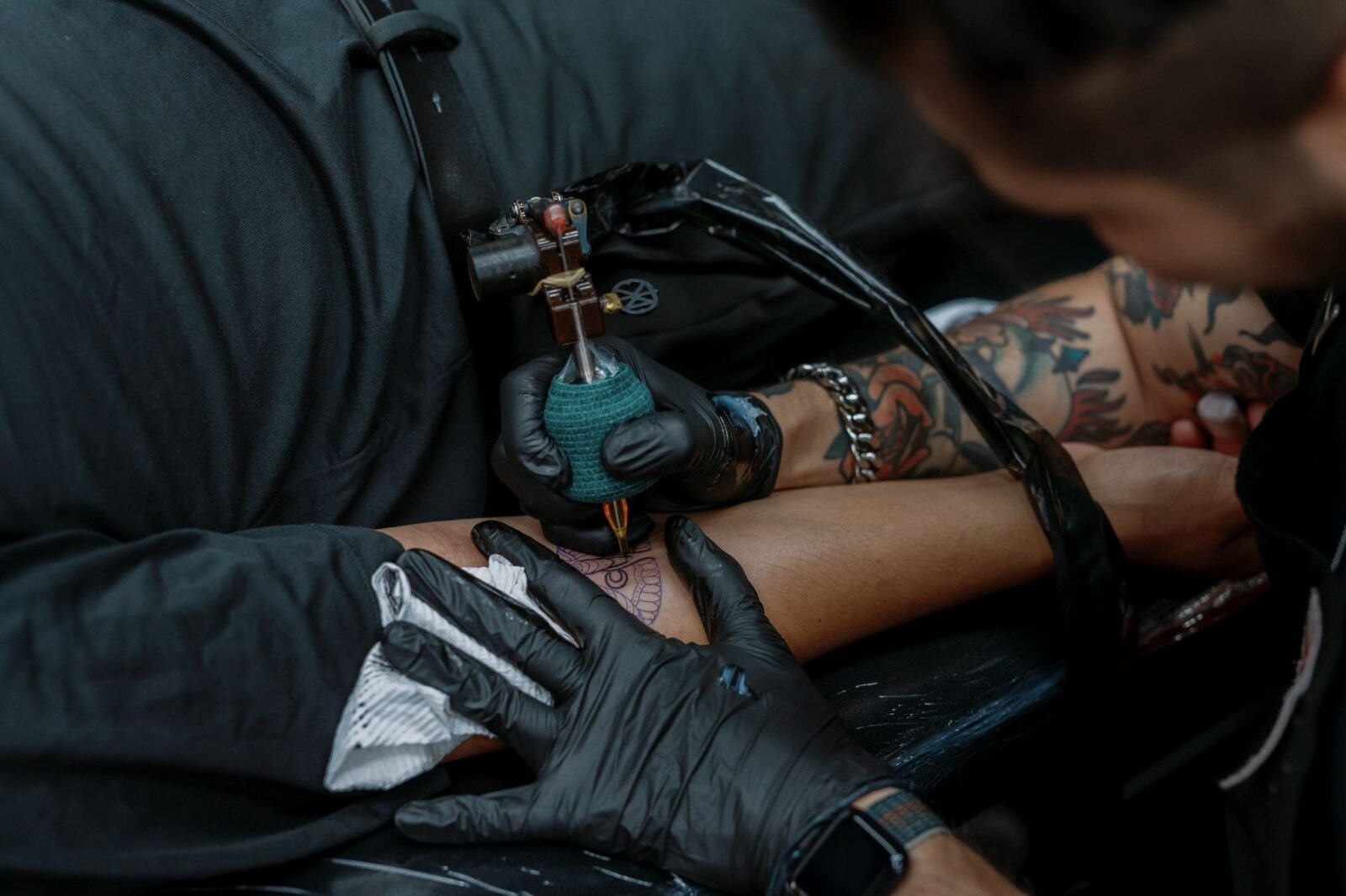 Tattoo and tattoo gun