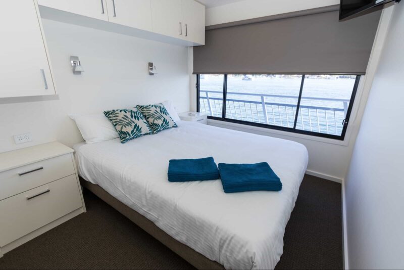 Luxury Houseboat eight to 10 Berth Bedroom