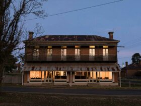 The exterior of Hosies at dusk in Hill End Historic Site. Photo: Jennifer Leahy © DPE
