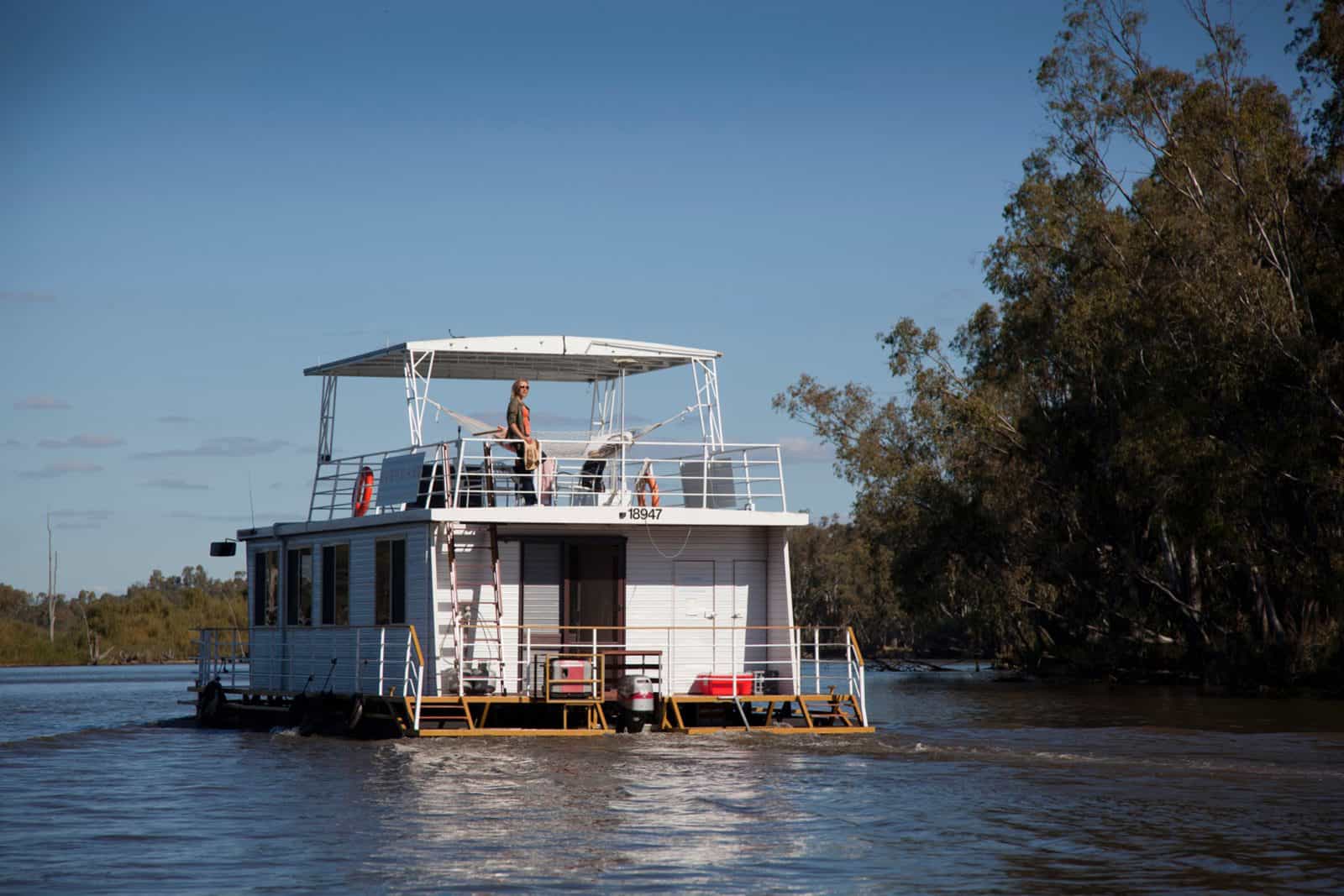Watch the sunset every day on the Murray River
