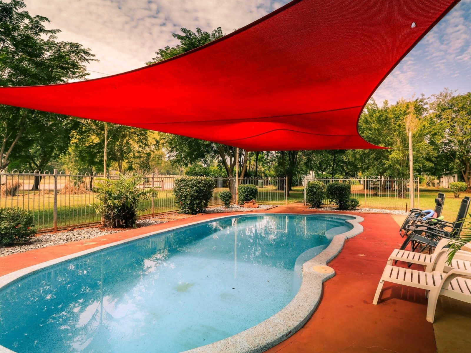pool-facilities-banyan-tree-caravan-park-litchfield