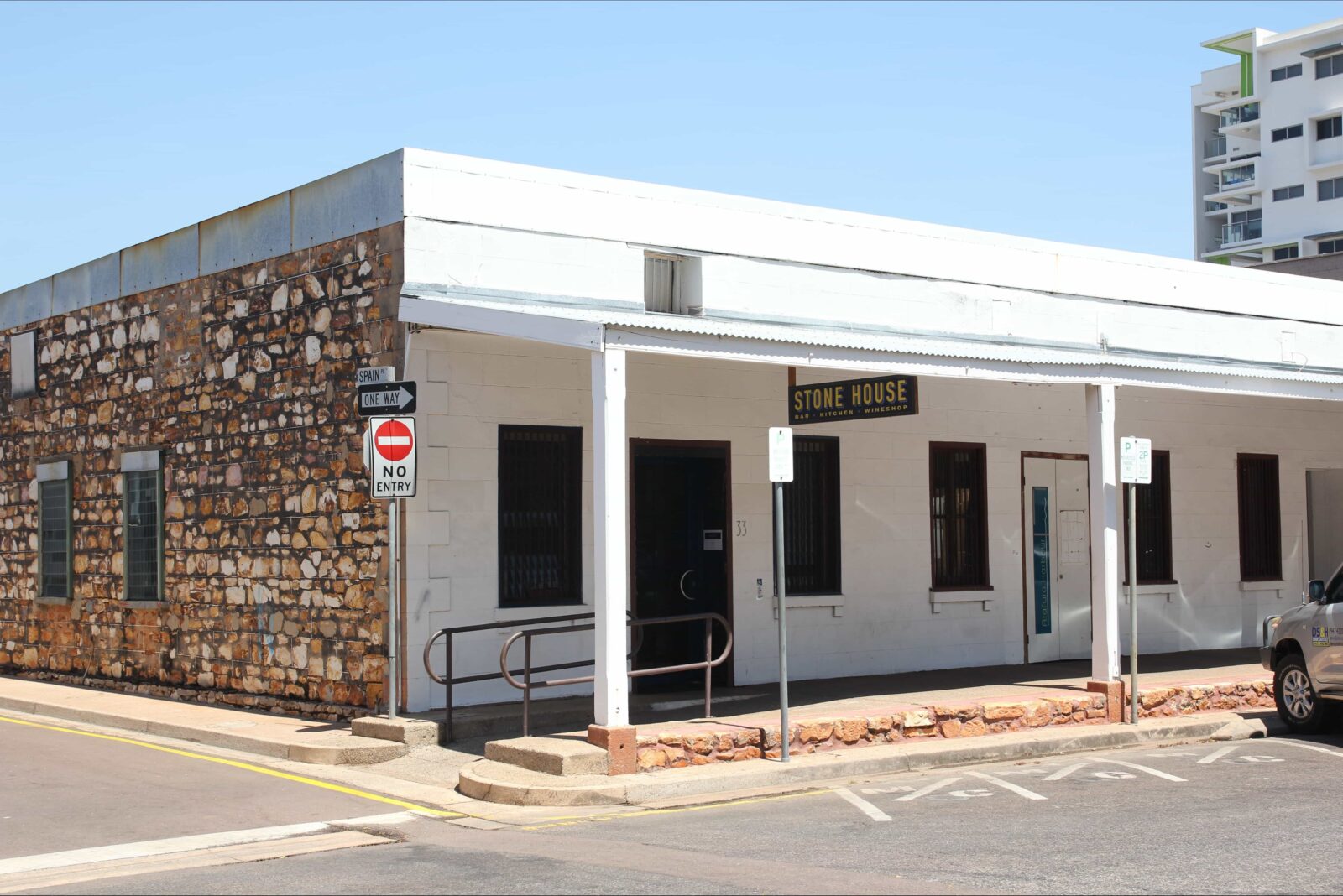 Sue Wah Chin building. Conservation works were recently undertaken to the front verandah.