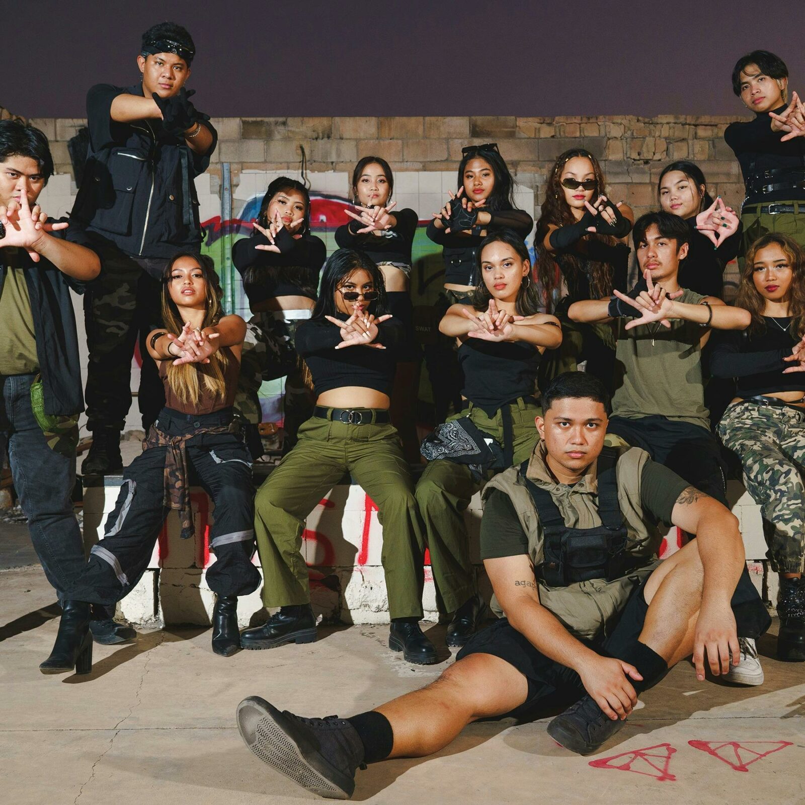 Group photo of PHLtheBeaat dance crew