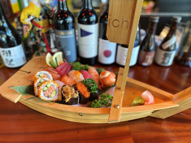 ichi offers various sushi & sashimi sets with various seasonal seafoods.