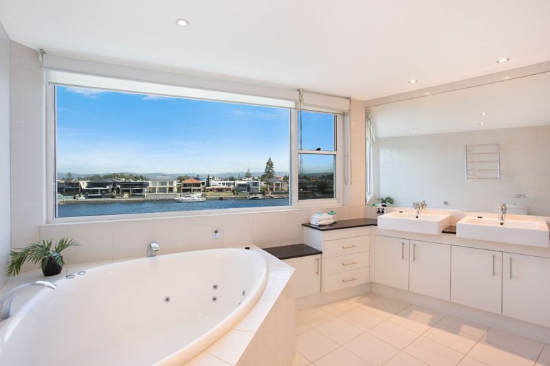 Casa Grande on the Water - Surfers Paradise - Ensuite with Spa and Views