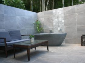 The Luxury Eco Rainforest Retreat - Outdoor area with spa b