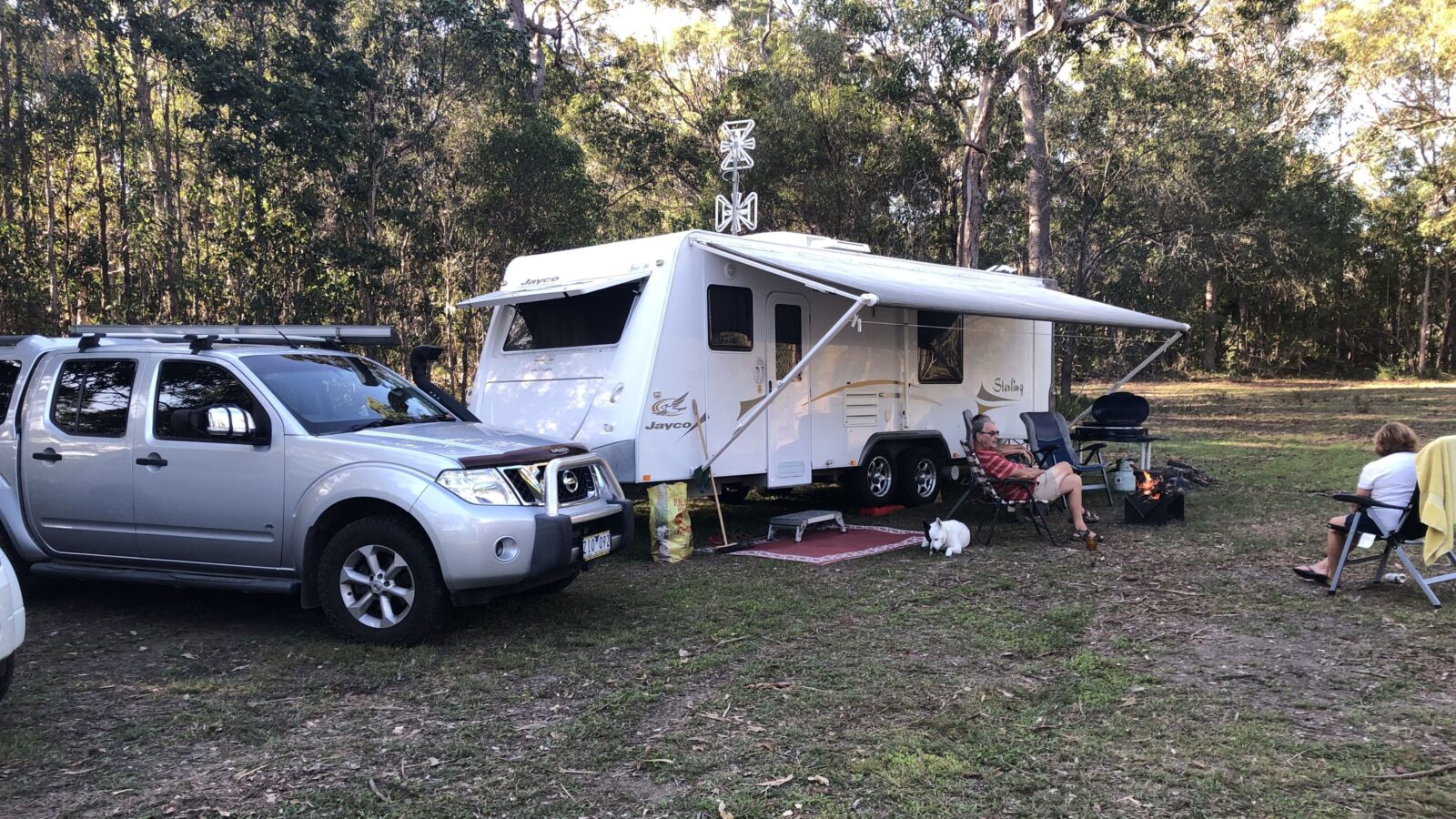 This is a photo of us camped on this beautiful property at Agnes Water, we are having a wonderful time relaxing. Campfire lit, chilling while listening to the beautiful birds. Only a minute down the road is an exquisite coast.