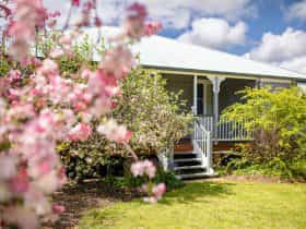 Apple Blossom Cottage - Front