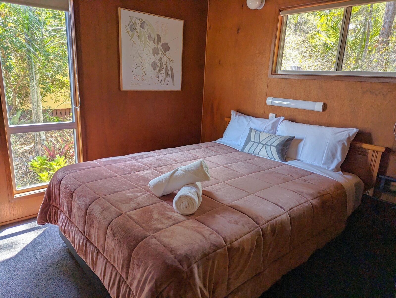 2 bedroom cabin queen bed